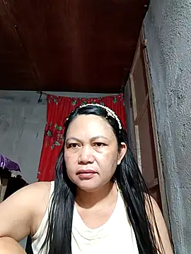 Snapshot of Everleigh_mom chatting on 09.22.25 Everleigh mom online show from 09.22.25