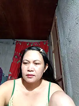 Snapshot of Everleigh_mom chatting on 09.24.25 Everleigh mom online show from 09.24.25