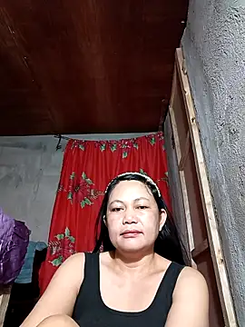 Snapshot of Everleigh_mom chatting on 09.27.25 Everleigh mom online show from 09.27.25