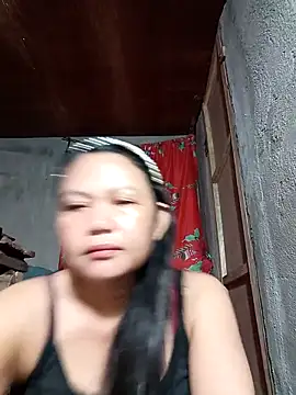 Snapshot of Everleigh_mom chatting on 10.01.25 Everleigh mom online show from 10.01.25