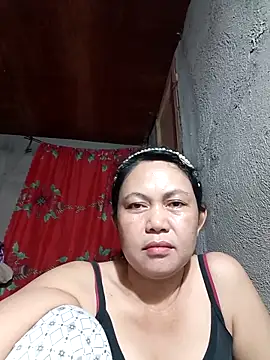 Snapshot of Everleigh_mom chatting on 10.02.25 Everleigh mom online show from 10.02.25