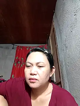 Snapshot of Everleigh_mom chatting on 10.06.25 Everleigh mom online show from 10.06.25