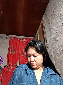 Snapshot of Everleigh_mom chatting on 10.14.25 Everleigh mom online show from 10.14.25