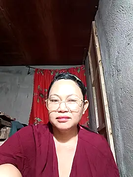 Snapshot of Everleigh_mom chatting on 10.25.25 Everleigh mom online show from 10.25.25