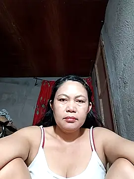 Snapshot of Everleigh_mom chatting on 10.27.25 Everleigh mom online show from 10.27.25