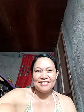 Snapshot of Everleigh_mom chatting on 11.01.25 Everleigh mom online show from 11.01.25