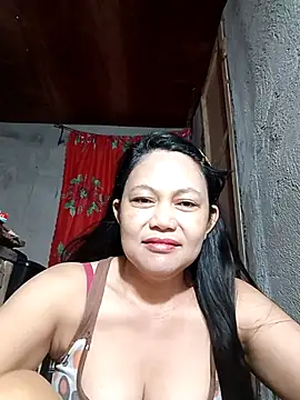 Snapshot of Everleigh_mom chatting on 11.20.25 Everleigh mom online show from 11.20.25