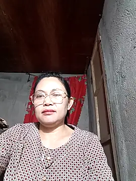 Snapshot of Everleigh_mom chatting on 11.27.25 Everleigh mom online show from 11.27.25