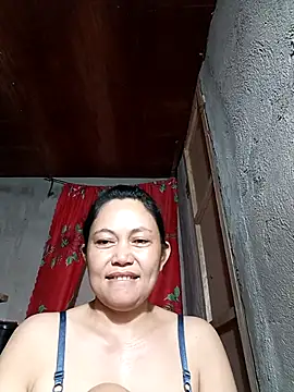 Snapshot of Everleigh_mom chatting on 11.30.25 Everleigh mom online show from 11.30.25