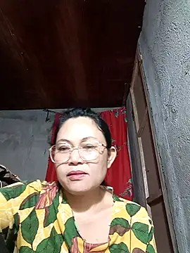 Snapshot of Everleigh_mom chatting on 12.05.25 Everleigh mom online show from 12.05.25