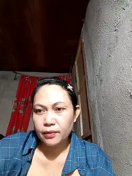 Snapshot of Everleigh_mom chatting on 12.14.25 Everleigh mom online show from 12.14.25