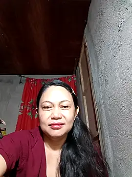 Snapshot of Everleigh_mom chatting on 12.14.25 Everleigh mom online show from 12.14.25