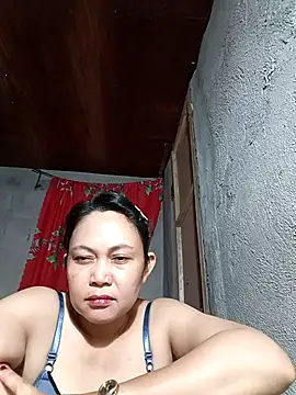 Snapshot of Everleigh_mom chatting on 12.15.25 Everleigh mom online show from 12.15.25