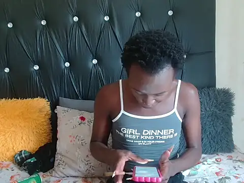 Snapshot of Lsnickykhanyile chatting on 10.31.25 Lsnickykhanyile online show from 10.31.25