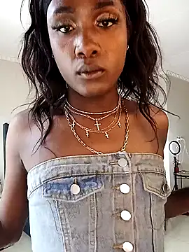 Snapshot of Lsnickykhanyile chatting on 11.30.25 Lsnickykhanyile online show from 11.30.25