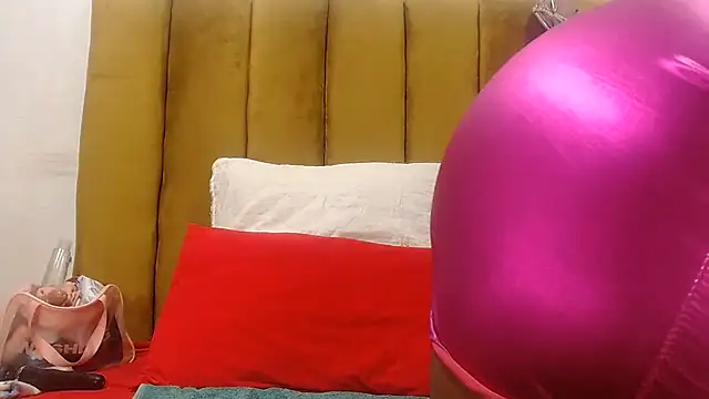 RoundaAssx22 online show from 07.31.26
