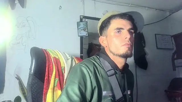 Snapshot of yourskinnybooy chatting on 11.11.25 yourskinnybooy online show from 11.11.25