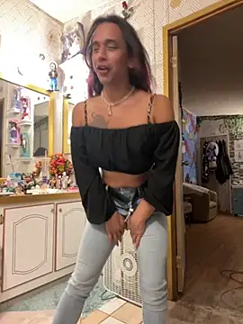 Snapshot of TranSexualJade95 chatting on 09.15.25 TranSexualJade95 online show from 09.15.25