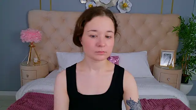 Snapshot of NancyJonson chatting on 10.01.25 NancyJonson online show from 10.01.25