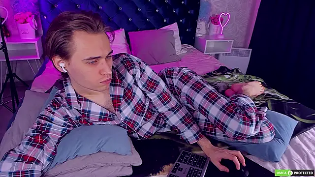 WilliamDyson online show from 12.04.25