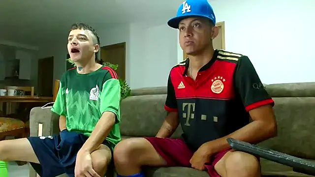 Snapshot of skinny23cm chatting on 12.17.24 skinny23cm online show from 12.17.24