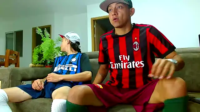 Snapshot of skinny23cm chatting on 12.19.24 skinny23cm online show from 12.19.24