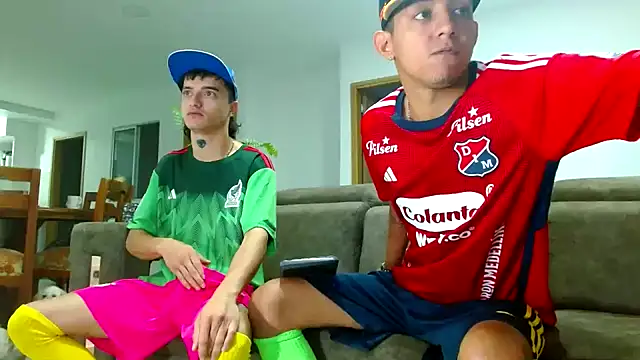 Snapshot of skinny23cm chatting on 12.30.24 skinny23cm online show from 12.30.24