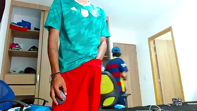 Snapshot of skinny23cm chatting on 01.07.25 skinny23cm online show from 01.07.25