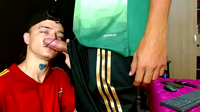 Snapshot of skinny23cm chatting on 01.16.25 skinny23cm online show from 01.16.25