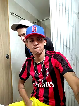 Snapshot of skinny23cm chatting on 10.16.25 skinny23cm online show from 10.16.25