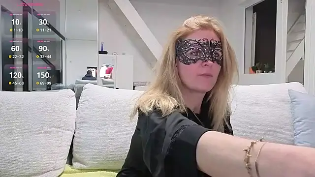 Snapshot of bellemasquer chatting on 12.02.25 bellemasquer online show from 12.02.25