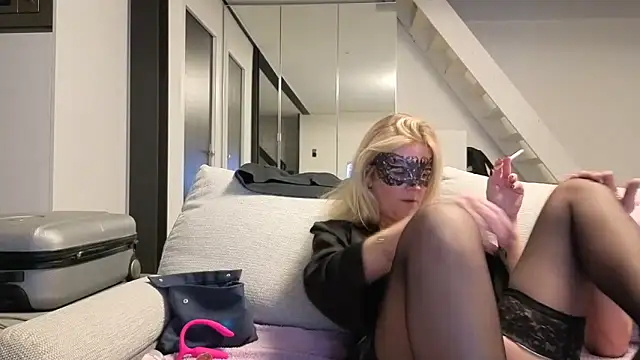 Snapshot of bellemasquer chatting on 02.22.26 bellemasquer online show from 02.22.26