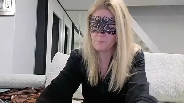 Snapshot of bellemasquer chatting on 02.26.26 bellemasquer online show from 02.26.26