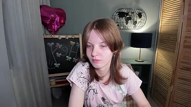 Snapshot of Madelaineses chatting on 11.12.25 Madelaineses online show from 11.12.25