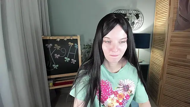 Snapshot of Madelaineses chatting on 11.30.25 Madelaineses online show from 11.30.25