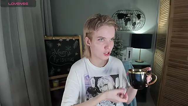 Snapshot of Madelaineses chatting on 12.21.25 Madelaineses online show from 12.21.25