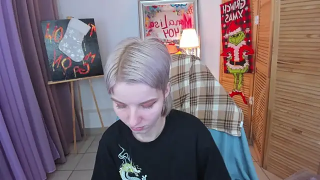 Snapshot of Madelaineses chatting on 01.06.26 Madelaineses online show from 01.06.26