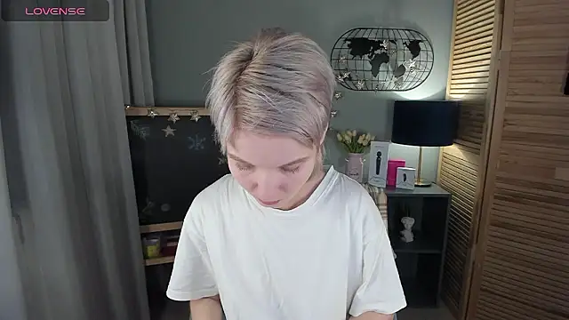 Snapshot of Madelaineses chatting on 01.14.26 Madelaineses online show from 01.14.26