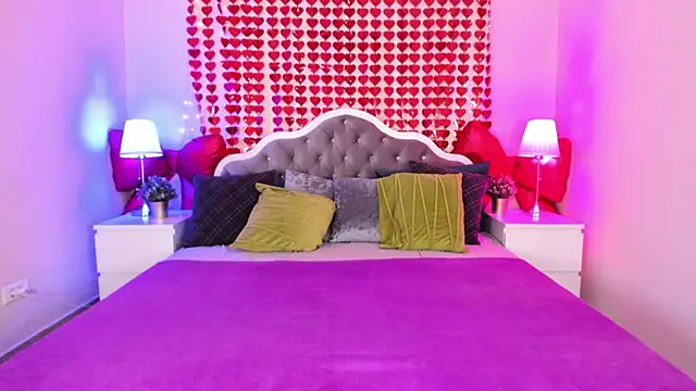 Snapshot of Madelaineses chatting on 02.18.26 Madelaineses online show from 02.18.26