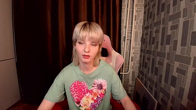 Snapshot of Madelaineses chatting on 03.08.26 Madelaineses online show from 03.08.26