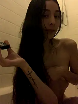 Snapshot of lovinlush chatting on 09.17.25 lovinlush online show from 09.17.25