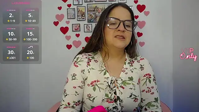 Snapshot of Pregnant_Kloe chatting on 05.08.26 Pregnant Kloe online show from 05.08.26