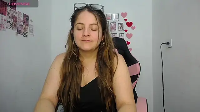 Snapshot of Pregnant_Kloe chatting on 05.14.26 Pregnant Kloe online show from 05.14.26