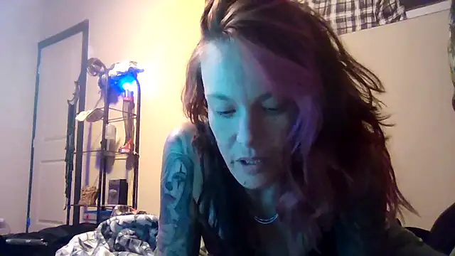 Snapshot of bratlipss chatting on 09.13.25 bratlipss online show from 09.13.25