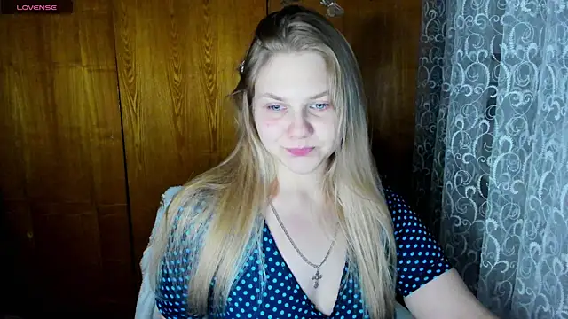Snapshot of AlinaMors chatting on 10.16.25 AlinaMors online show from 10.16.25