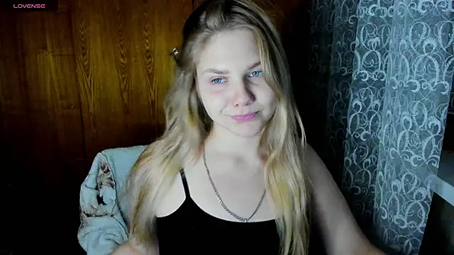Snapshot of AlinaMors chatting on 10.22.25 AlinaMors online show from 10.22.25