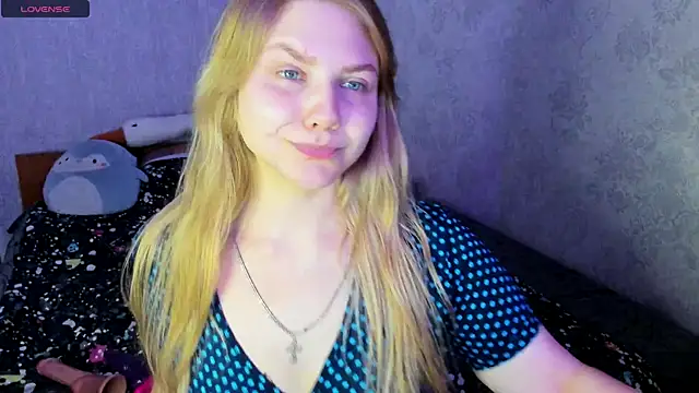 Snapshot of AlinaMors chatting on 10.27.25 AlinaMors online show from 10.27.25