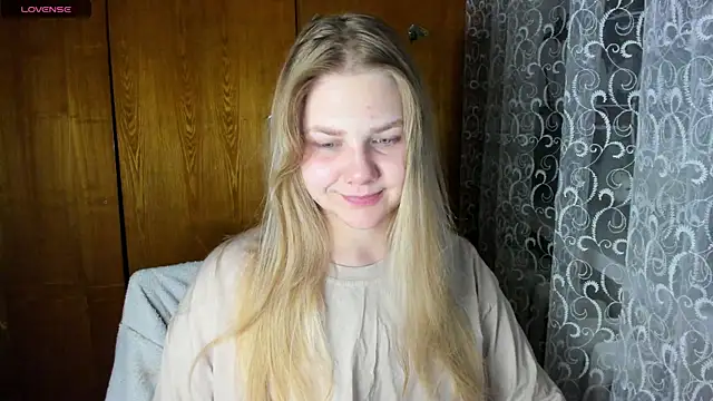 Snapshot of AlinaMors chatting on 11.09.25 AlinaMors online show from 11.09.25