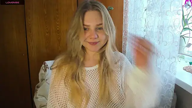 Snapshot of AlinaMors chatting on 11.10.25 AlinaMors online show from 11.10.25