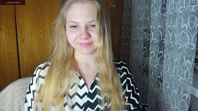 Snapshot of AlinaMors chatting on 12.04.25 AlinaMors online show from 12.04.25